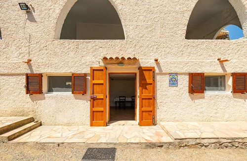 Sant'Antioco Casa | Holiday Home 'Fronte Mare Azzurro' with Sea View, Shared Garden and Wi-Fi