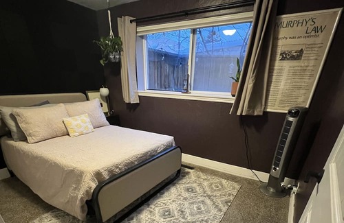 Lower Avenues Condominio | Cozy Room in the SLC Avenues with Two Cats