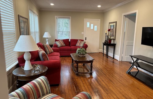 Barnwell Casa | The Cottage on Jefferson, Your Home Away From Home.