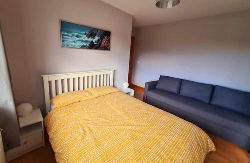Drumacrin Casa | Walking distance to town/beach - 900m, family friendly and spacious.