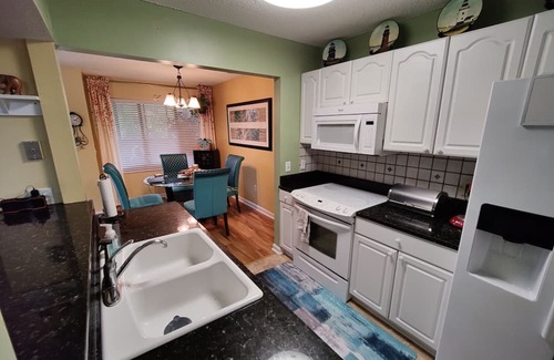Hanahan Casa | Beautiful Townhome with 2 Master Suites