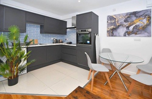 Burslem Apartamento | Stylish 2-bedroom apartment with TV,Wi-Fi and washer in Stoke-On-Trent.