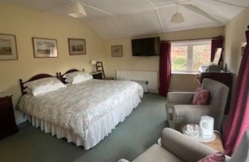 Broadwas Otro | Self catering wing in Regency farmhouse close to the magnificent Malvern Hills