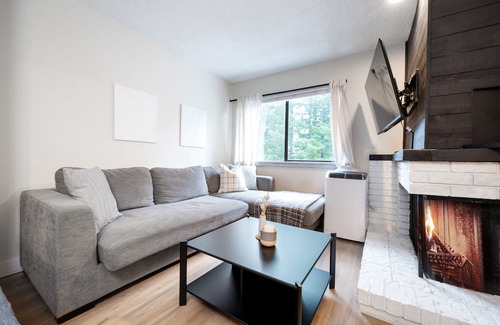 Whistler Creekside Condominio | *Creekside Oasis* 4 Bed w Pool & Hottub