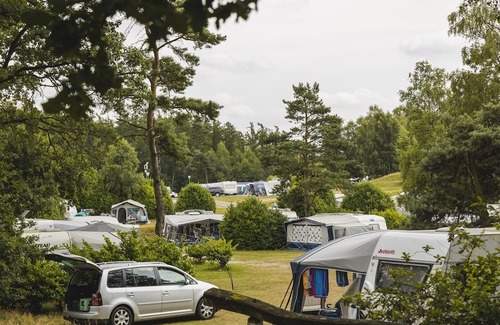 Wilsum Alquiler De RV | Your traditional, elegant, luxurious or ultramodern caravan can be connected to a water connection, but also a waste water drain at the comfort camping site.