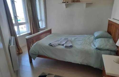 Lahinch Apartamento | Loft Apartment with private south facing terrace in centre of Lahinch.