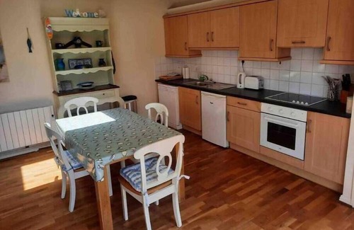 Lahinch Apartamento | Loft Apartment with private south facing terrace in centre of Lahinch.