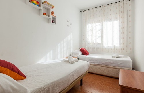 Sant Cebria de Vallalta Casa | Holiday Home 'Villa Sol' with Sea View, Private Pool and Wi-Fi