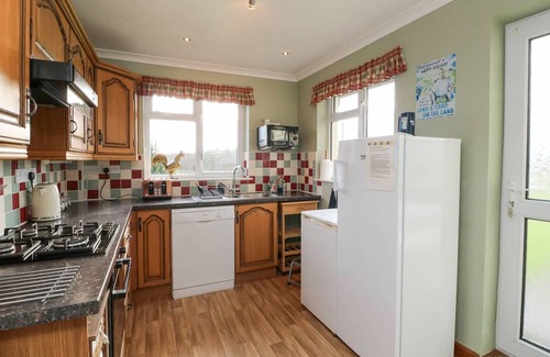 Petrockstowe Casa | HALLWOOD, pet friendly, with open fire in Hatherleigh