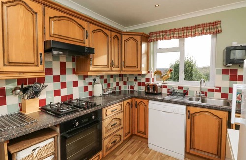 Petrockstowe Casa | HALLWOOD, pet friendly, with open fire in Hatherleigh