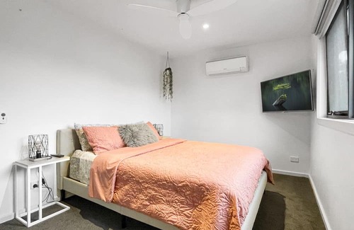 Frankston Casa | An Entire Modern Townhouse on Spray close to Beach & Amenities