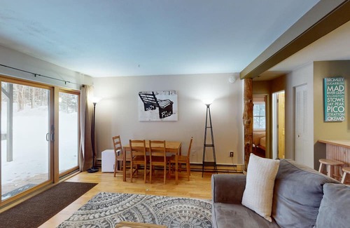 Mendon Condominio | Gateway Comfort - 2 BR Rustic Condo in Mendon
