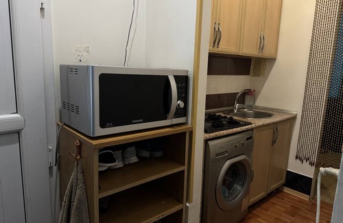 Baku Apartamento | 2 minuTes to the Metro. 32m2 empty TiNy and SwEeT aPartmenT