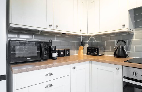 Brackley Casa | 3-bed House in Brackley* Contractors *Relocations