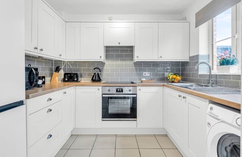 Brackley Casa | 3-bed House in Brackley* Contractors *Relocations
