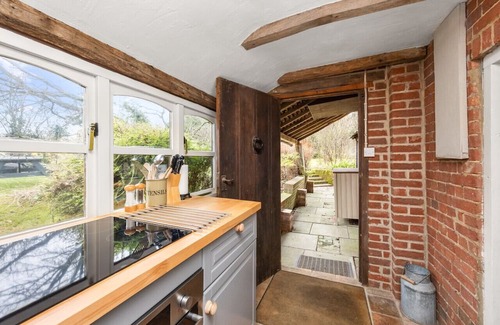 Steyning Casa | The Milkhouse - Baking and wreath making workshops on site