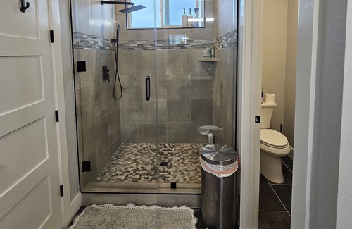 Point Venture Apartamento | 3BR/2BA Upper-Level Retreat. Lakeview. Community beach access.