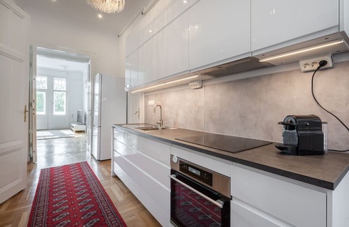 Csarnok negyed Apartamento | 3 BR Classical Apartment With a Modern Touch