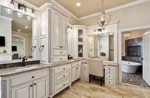 Cecil Casa | King Ranch Equestrian River Valley Estate, conveniently located off Hwy I-40!