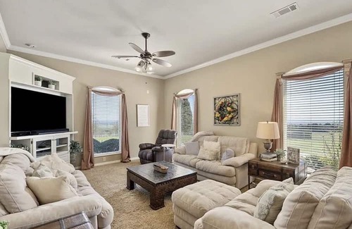 Cecil Casa | King Ranch Equestrian River Valley Estate, conveniently located off Hwy I-40!