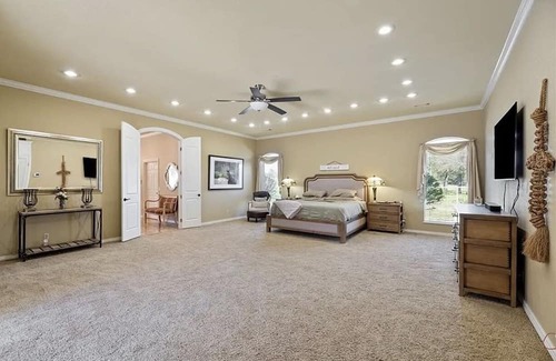 Cecil Casa | King Ranch Equestrian River Valley Estate, conveniently located off Hwy I-40!