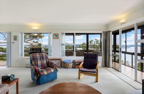 Tindalls Beach Casa | Harbour Retreat with sea views and BBQ
