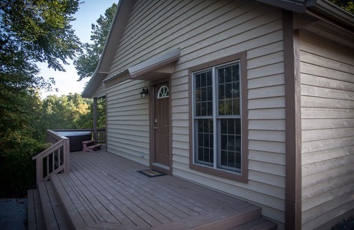 Carbondale Cabina | Hot Tub Cabin- In the Heart of Shawnee Wine Trail