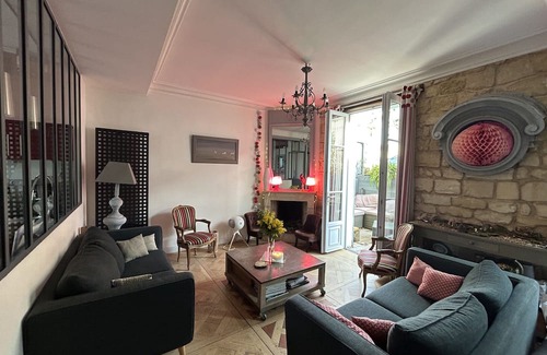 Asnieres-sur-Seine Casa | Proche des Sites Paris Jo24, Maison Calme, Barbecue et Salon de Jardin au Soleil