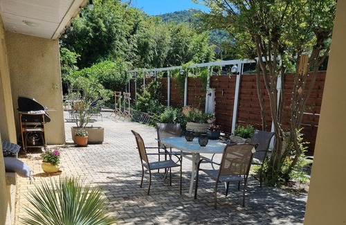 Saint-Laurent-du-Pape Casa | Échappée Belle en Ardèche : Maison de Charme Avec Piscine Couverte et Loisirs