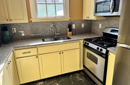 McDonough Casa | Walking distance from ferry which brings you to downtown!