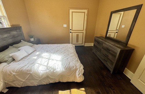 McDonough Casa | Walking distance from ferry which brings you to downtown!