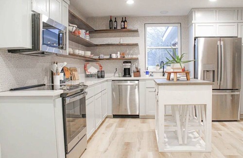 Saint Jo Casa | Let Go in Saint Jo! A modern barn house
