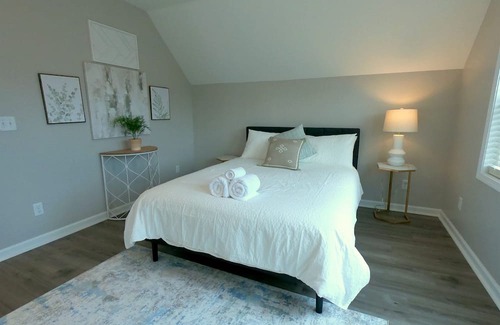 West Central Apartamento | Luxury Apt near Electric Works