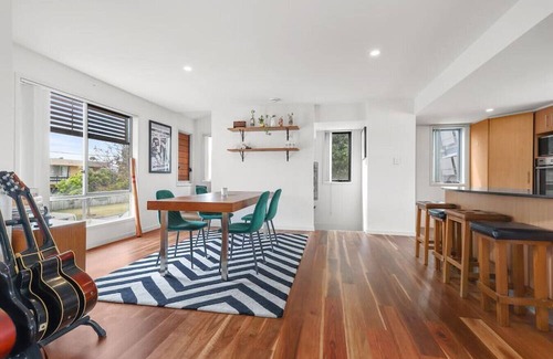 Tugun Casa | Relaxed Coastal Getaway