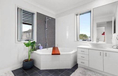 Tugun Casa | Relaxed Coastal Getaway