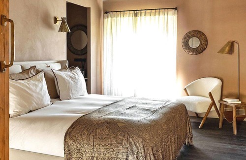 Maussane-les-Alpilles Casa | Experience the height of luxury in this air-conditioned vacation villa for up to 12 guests, nestled