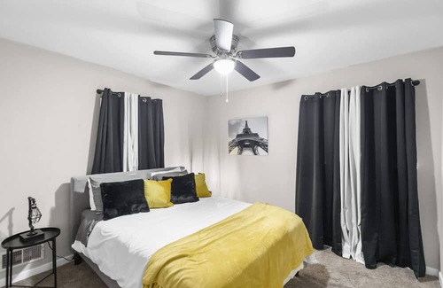 New Castle Casa | Center Point Gem: 4BR, Parking & Long Stays