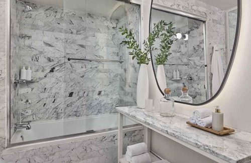 Downtown Casa | 4 Pool View 2 Queens at Viceroy Santa Monica, Pets Are Welcome!