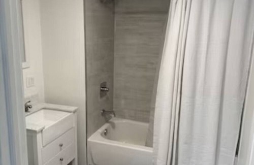 Fairview Park Apartamento | Charming new 2-bedroom apartment with AC and WiFi in lovely Fairview Park