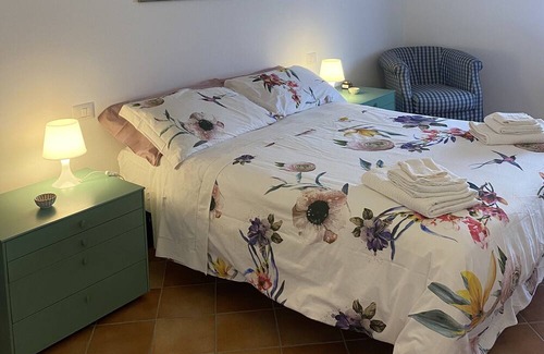 Chiusdino Casa | Holiday Home 'Casa Nonna Rina' with Mountain View and Wi-Fi