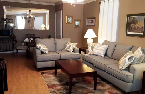 Mid-City Cabina | ✨💥CLOSE 2 FQ!❤️\ SLEEPS 4 W/ W+D