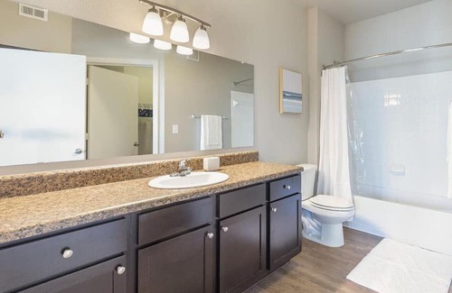 Brooks City Base Apartamento | Landing at The Anderson at Brooks - 2 Bedrooms in Stinson Airport Vicinity