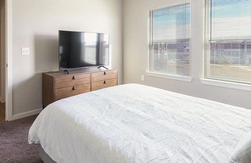 Brooks City Base Apartamento | Landing at The Anderson at Brooks - 2 Bedrooms in Stinson Airport Vicinity