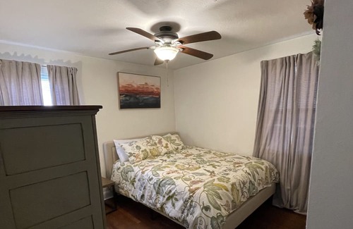 Huntington Casa | ~Cozy 3-Bedroom Bungalow~Near Ritter Park, Downtown, and Marshall University