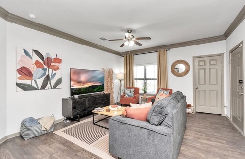 League City Apartamento | The Enchanted Grove · The Enchanted Grove near Kemah Boardwalk/NASA!
