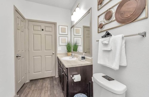 League City Apartamento | The Enchanted Grove · The Enchanted Grove near Kemah Boardwalk/NASA!