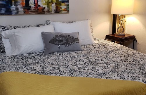 Western Division Apartamento | Spacious Loft King-Bed & Sofa centrally-located #1