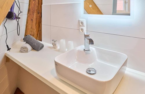Flensburg Casa | Moderne, Gemütliche Ferienwohnung in Mühle mit Blick Über Flensburg