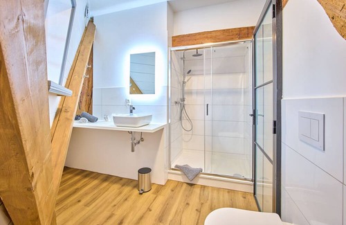 Flensburg Casa | Moderne, Gemütliche Ferienwohnung in Mühle mit Blick Über Flensburg