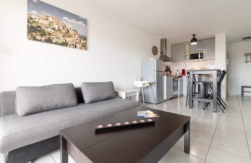 Monteux Apartamento | Vrbo Property
